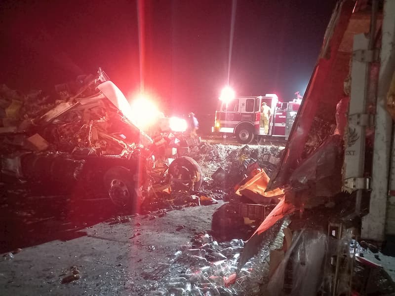 Tráiler sin frenos embiste a 3 transportes pesados, colapsa la 57 en SJR Querétaro