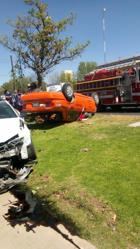 Brutal choque Audi embiste taxi y mueren 2 en San Juan del Rio QRO (1)