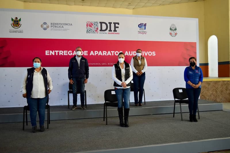 DIF Estatal entrega aparatos auditivos en Landa de Matamoros