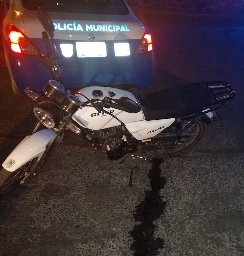 Detienen a ladrón momentos después de robar una moto en SJR