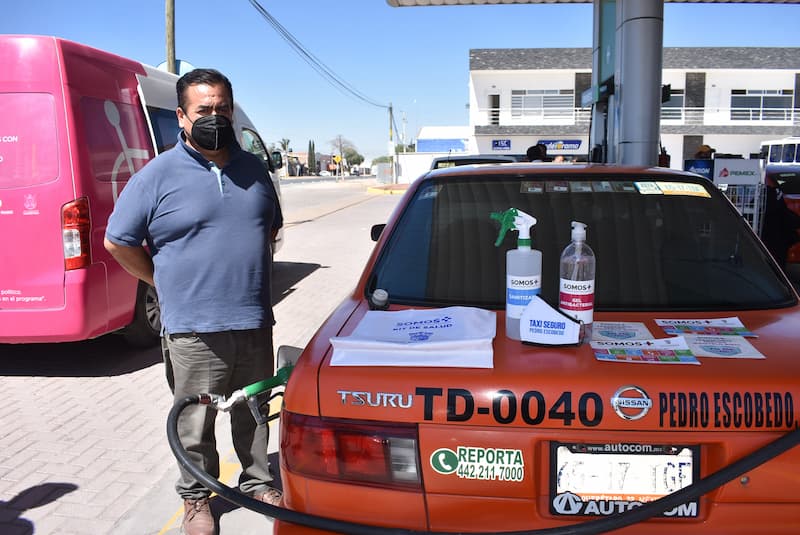 Entregan apoyo de combustible para transporte público en Pedro Escobedo