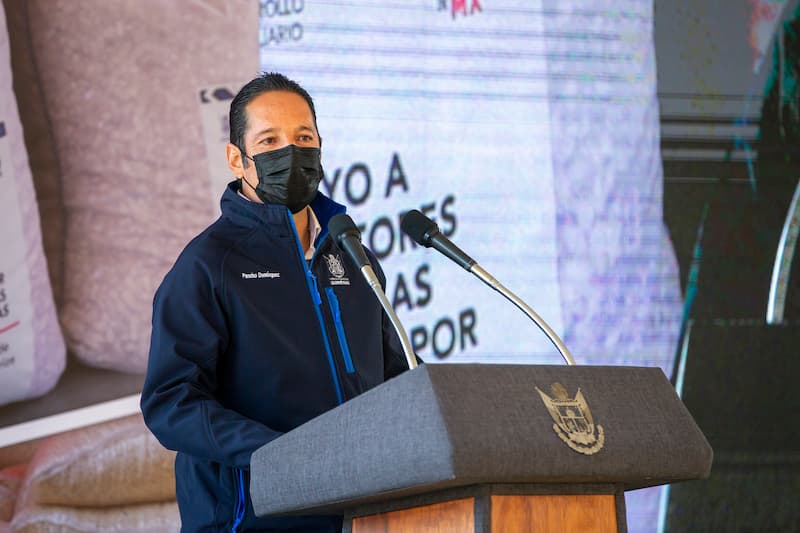 Francisco Domínguez entregó obras y apoyos en Landa de Matamoros