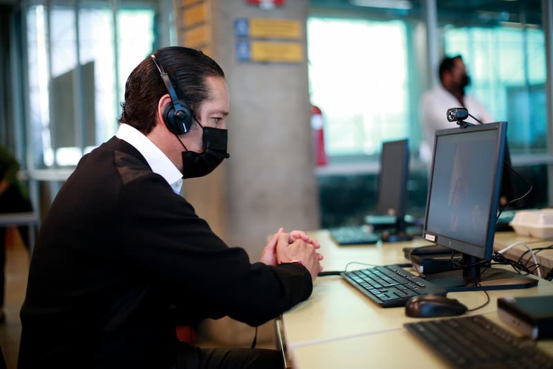 Francisco Domínguez realizó una visita al call center COVID-19 en Querétaro