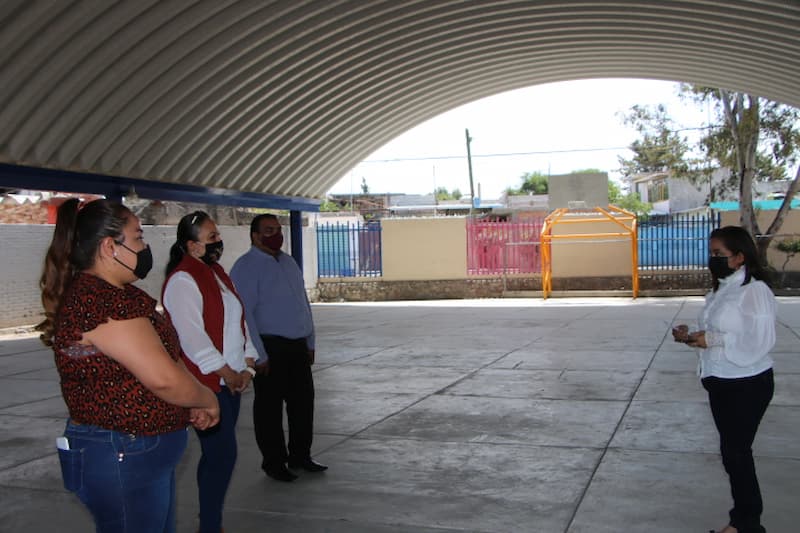 Entregan material educativo a escuela primaria de La Venta, Pedro Escobedo