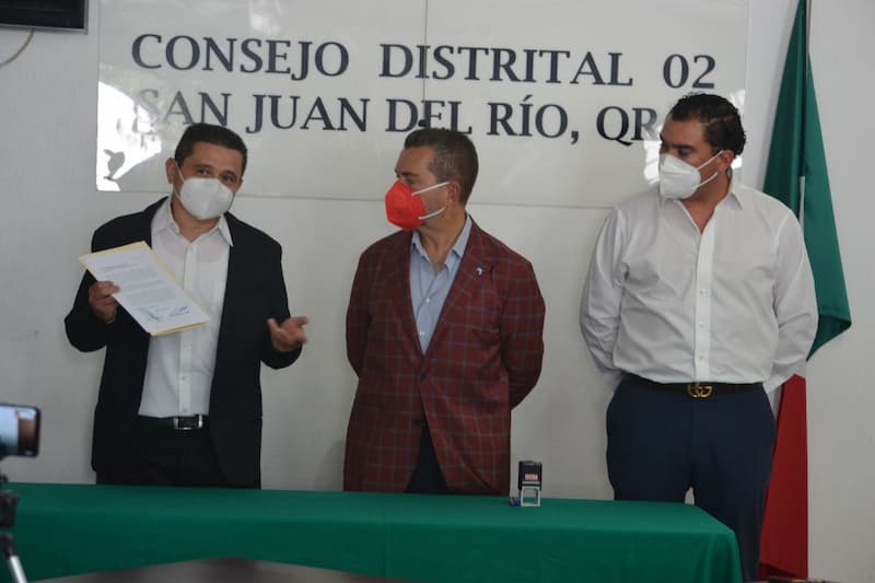 Hugo Cabrera se registra como candidato a Diputado Federal por el 2 distrito