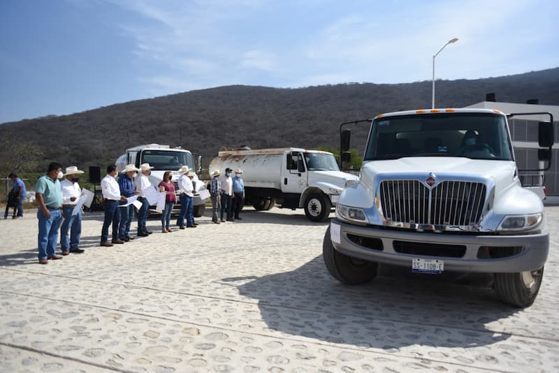 Otorgan apoyos por mas de 2.4 mdp a productores ganaderos de la sierra queretana