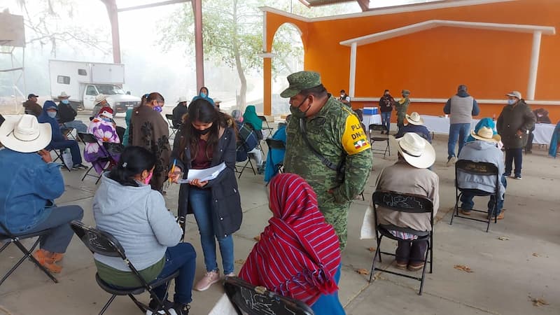 Reciben vacuna contra COVID-19 adultos mayores de San Joaquín