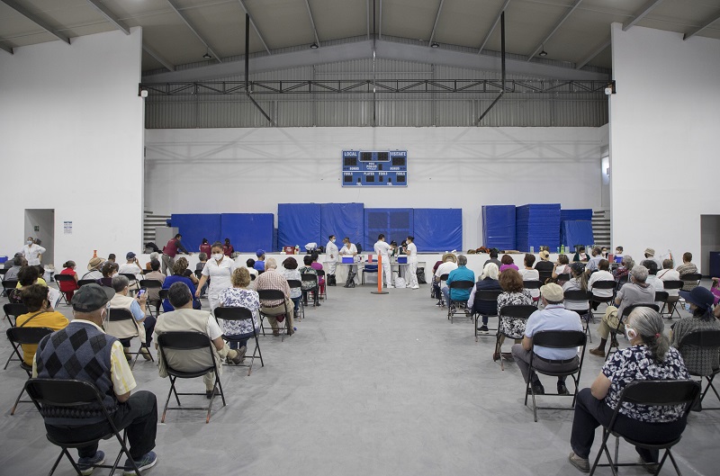 Unidad Deportiva UAQ funciona como centro de vacunacion en Corregidora