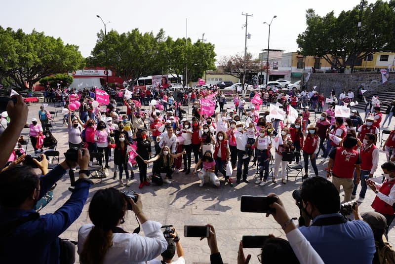 Abigail Arredondo presenta el Salario Rosa