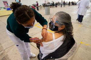 Los adultos mayores de San Juan del Río pueden acudir por su vacuna contra Covid-19