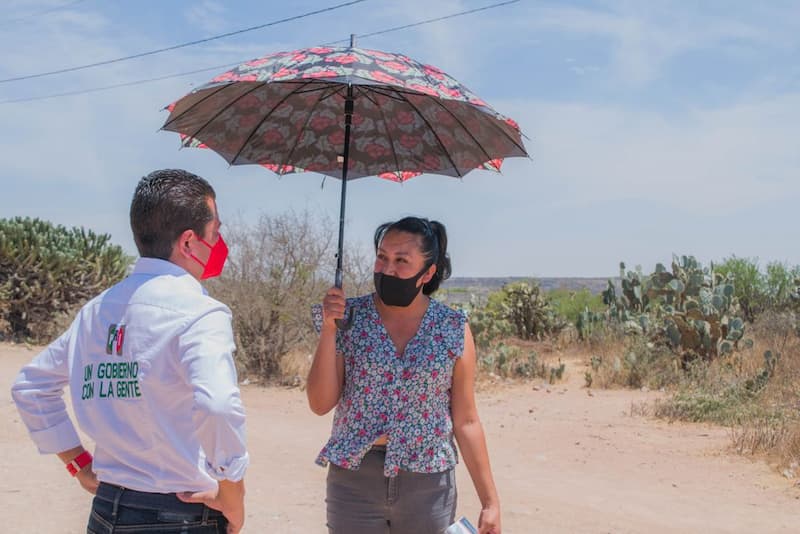 Toño Macías recorre calles de San José, La Laja