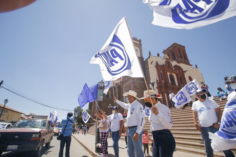 Vero Hernández arrancó campaña con gran caravana vehicular