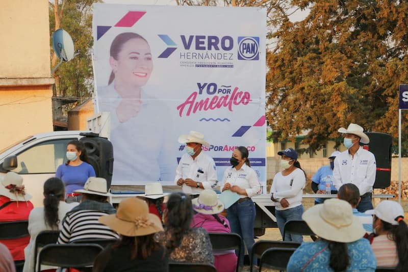 Vero Hernández se reunión con habitantes de Amealco para escuchar sus inquietudes