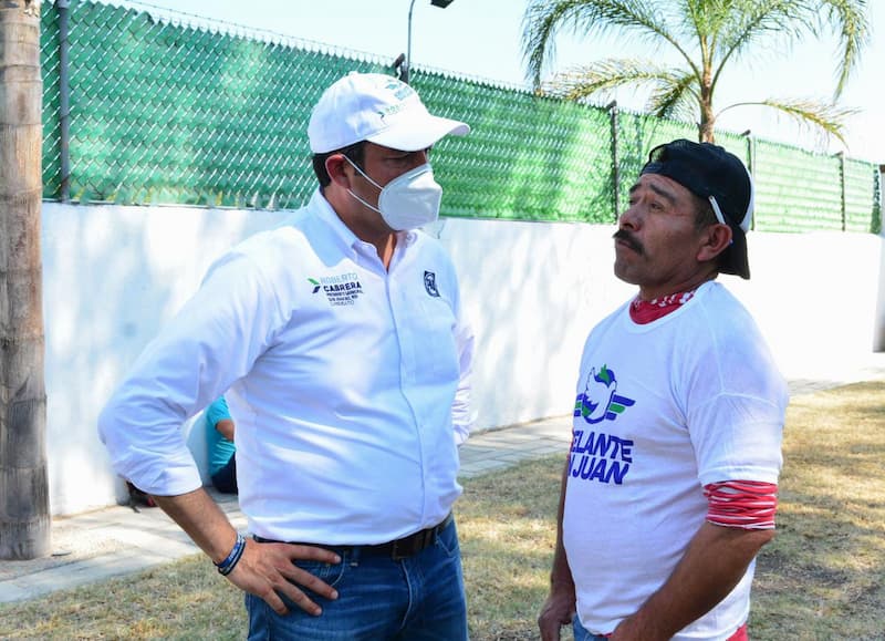 Roberto Cabrera reconoce a trabajadores de la construcción en su día