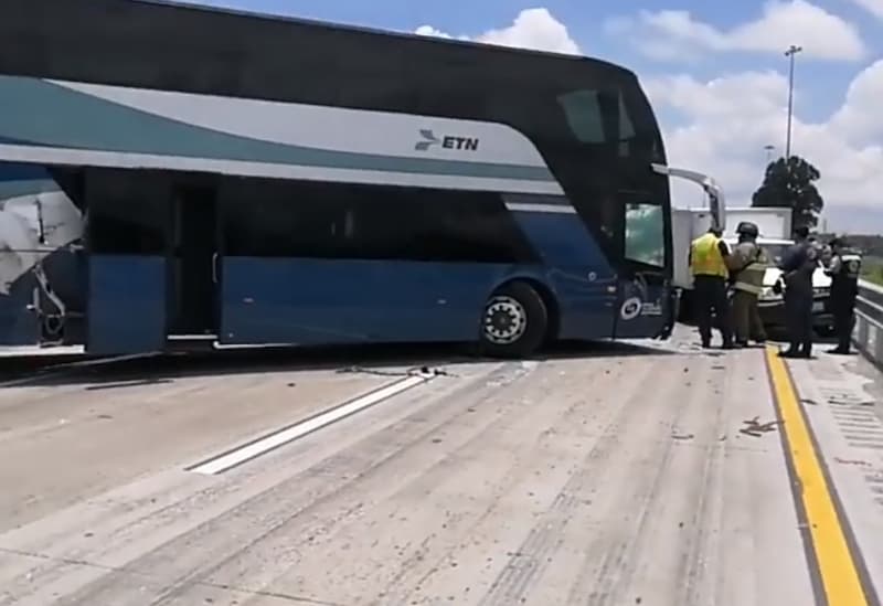 Mega carambola en la Querétaro-México, fallece adolescente vendedor de papas