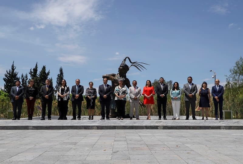 Rectora rinde protesta a 14 directoras y directores de la UAQ