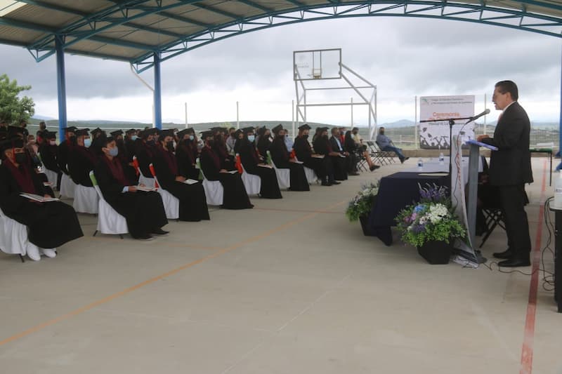 2 mil 600 estudiantes egresaron del CECyTEQ de 12 planteles en el estado de Querétaro