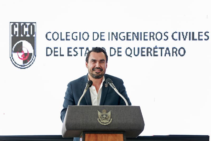 Francisco Domínguez asistió al 50 aniversario del Colegio de Ingenieros Civiles del Estado