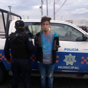 Persiguen y detienen a sujeto con camioneta robada en San Juan del Río QRO