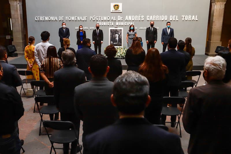 Rinden homenaje en mpio de Querétaro a Andrés Garrido del Toral