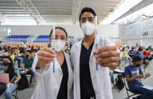 Jóvenes de 18 a 29 años asistieron a instalaciones de la UAQ para recibir vacuna contra COVID-19 1