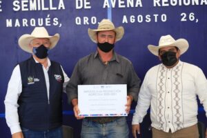 SEDEA entregó apoyos a agricultores de El Marqués 1