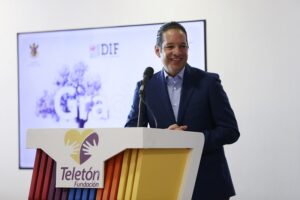 Francisco Domínguez reconoce labor del Hospital Infantil Teletón de Oncología