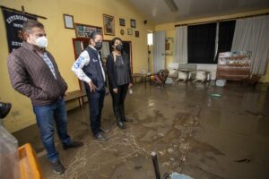 Francisco Domínguez recorrió zonas afectadas por inundaciones en Tequis 1
