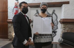 UAQ recibió las escrituras de predio en Corregidora