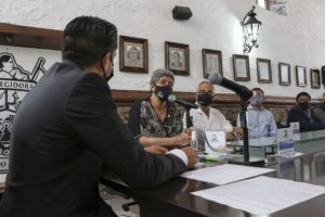 UAQ recibió las escrituras de predio en Corregidora 1