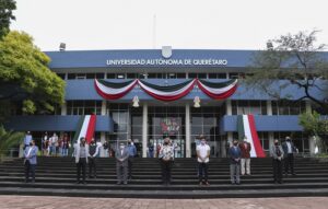 UAQ rinde homenaje a víctimas de COVID-19 durante Honores a la Bandera 1