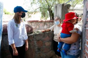 Car Herrera de Kuri acude a El Marqués para apoyar con la entrega de bienes a familias afectadas por lluvias