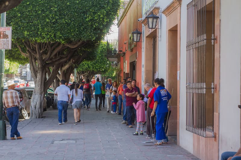 En San Juan del Río llegan a vivir de 3 a 5 familias por día