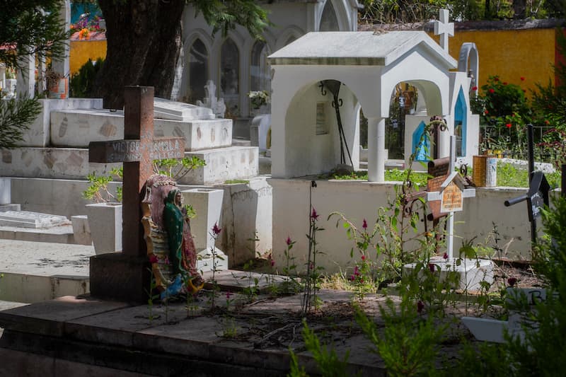 Panteones de San Juan del Río abrirán por Día de Muertos