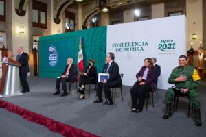 Pide AMLO sumar esfuerzos para vacunar contra COVID-19 a personas mayores de 18 al finalizar octubre