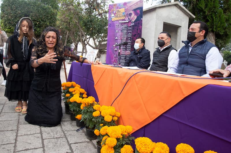 Pongamos adelante nuestras tradiciones; Roberto Cabrera