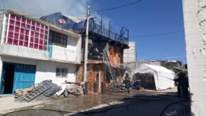 Protección Civil de QRO atendió incendio en colonia Valle de San Pedro