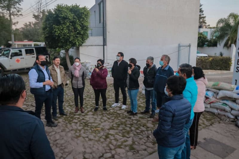 Roberto Cabrera hizo recorrido por Los Agaves para escuchar inquietudes de los habitantes