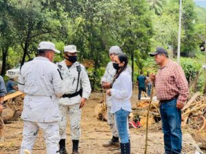Selene Salazar recorrió localidades afectadas por las lluvias en la zona serrana de QRO