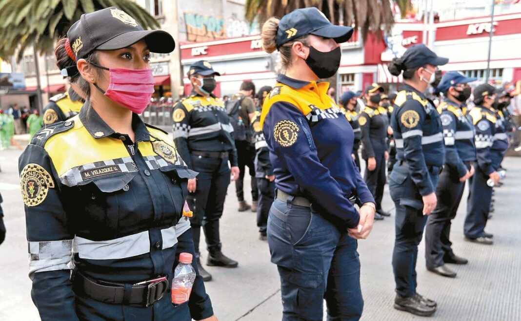 Manifestantes se enfrentan con policías de CDMX en Marcha de la Memoria Trans