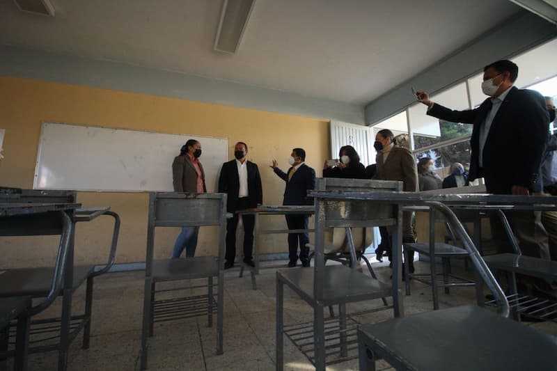 Adelante la educación en San Juan del Río Roberto Cabrera