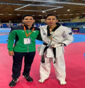 Taekwondoín queretano se prepara para competir en París 2024