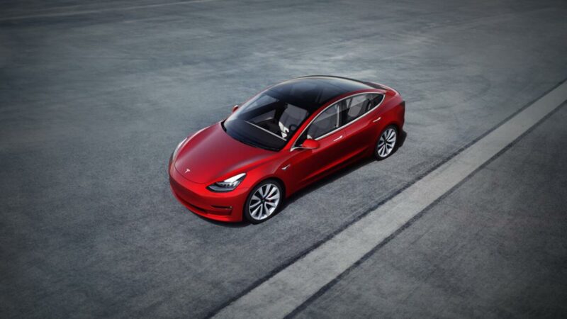 Tesla tiene que revisar 475.000 vehículos por un problema de seguridad