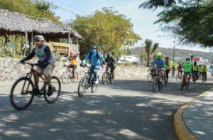 Estudiantes y directivos de la UAQ participaron en 'Rodada Picnic'