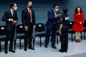 Luis Nava entregó certificados de Bachillerato y TSU a Policías Municipales de Querétaro