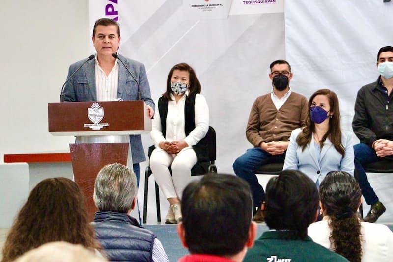 Toño Mejía toma protesta a integrantes del COPLADEM en Tequisquiapan