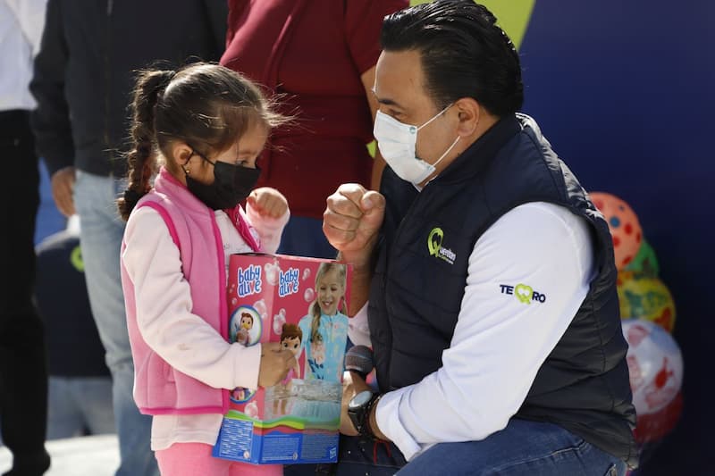 Luis Nava celebra Día de Reyes con familias de Querétaro