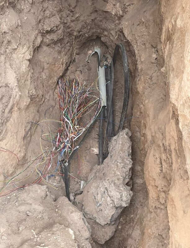 Policías de SJR sorprenden a sujeto robando cable en Valle de Oro