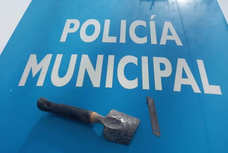 Policías de SJR sorprenden a sujeto robando cable en Valle de Oro