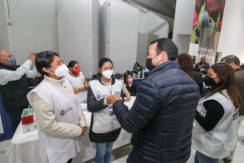 Roberto Cabrera supervisa vacunación contra COVID-19 en UAQ Campus SJR